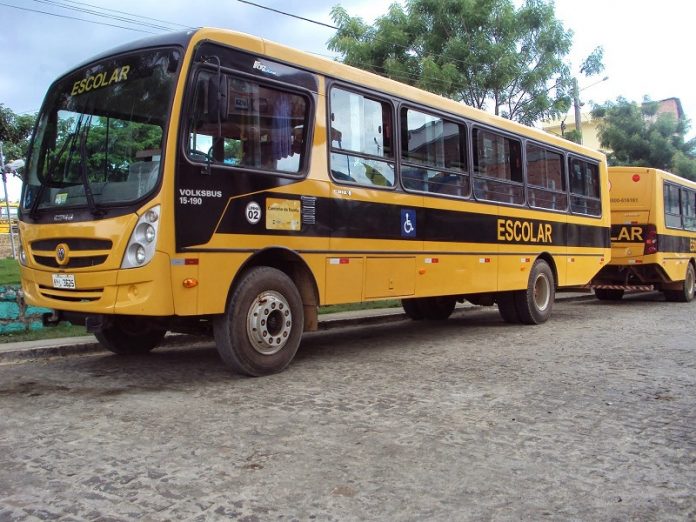 Alunos da rede estadual voltam a reclamar de falta de transporte do governo municipal