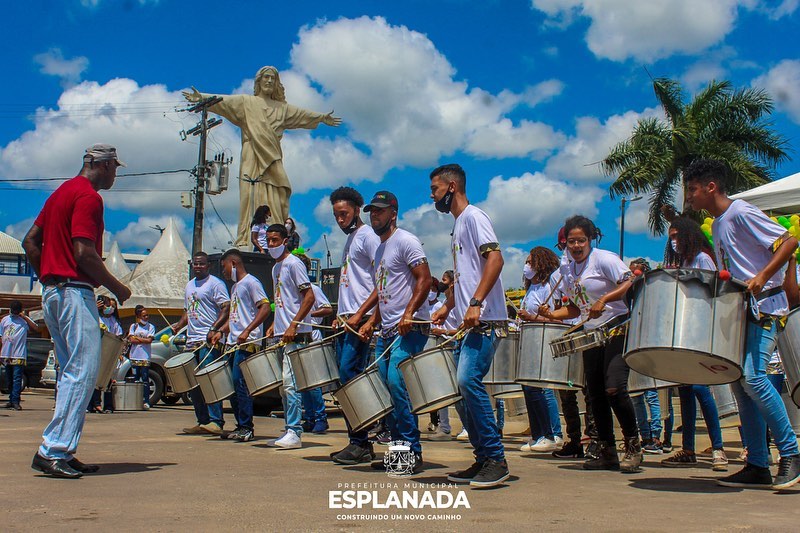 Após participação de banda percussiva em evento da Prefeitura de Esplanada artistas cobram investimento na banda local