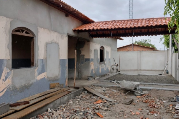 Escola Municipal Durvalina Xavier Noronha começa a ser reformada na Chapada do Vigário