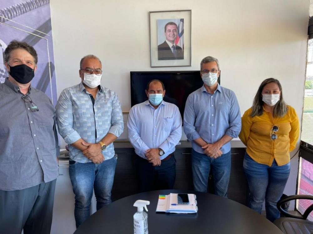 Prefeito de Esplanada participa de reunião para tratar da construção do Novo Estádio de Esplanada