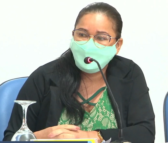 Presidente da Câmara Eliana Campos fala sobre necessidade dos vereadores de estudar o regimento interno e destaca que ''não é palhaça''