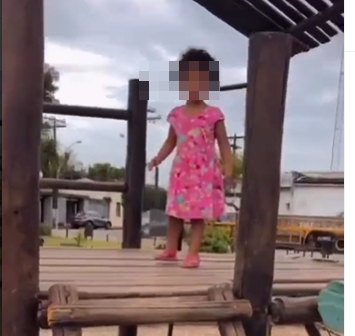 Vídeo: Criança cai em buraco em parque da matriz, mãe grava momento e alerta aos pais nas redes sociais