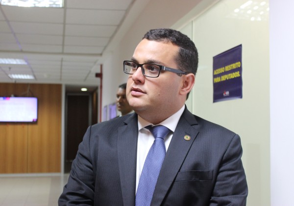 Após desistência de Wagner, deputado volta a defender Otto como candidato a governador