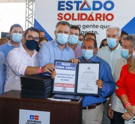 Deputado Alex Lima e Prefeito Nandinho da Serraria comemoram juntos investimento de 2 milhões em calçamento para Esplanada