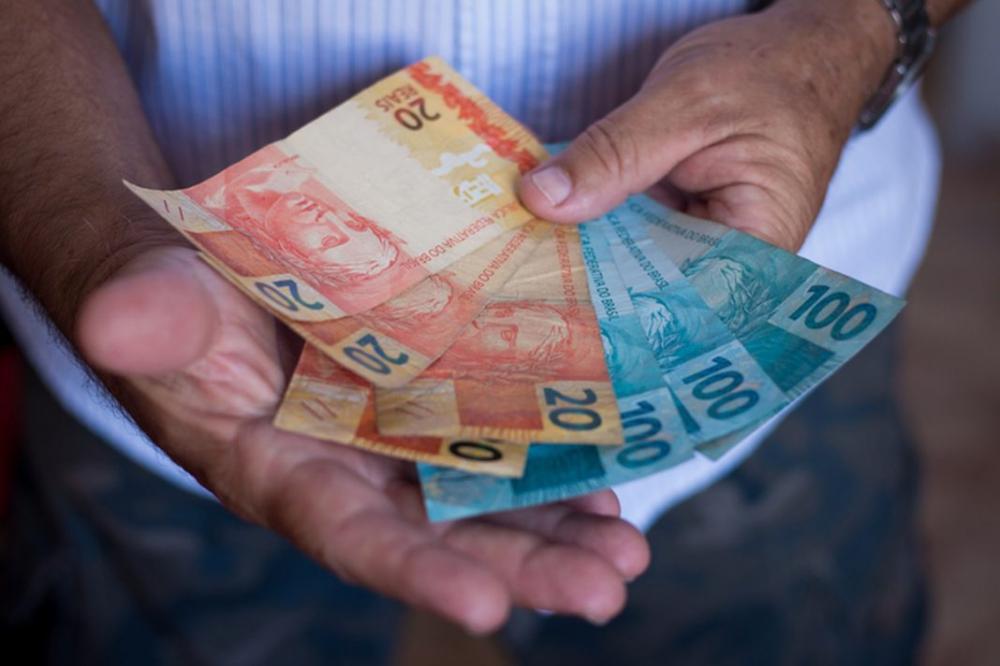 Trabalhadores nascidos em janeiro podem sacar até R$ 1 mil no FGTS
