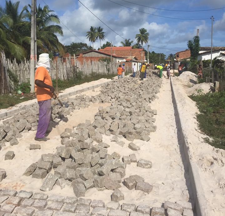 Ruas do Mucambinho, Baixinha e centro serão calçadas pelo governo; Saiba se a sua será