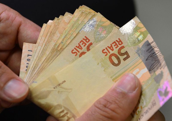 Governo federal começa a pagar Auxílio Brasil de R$ 600 nesta terça-feira (9)