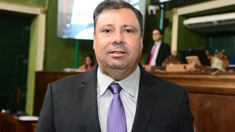 Quem é o suplente de Emerson Penalva na Câmara Municipal de Salvador?