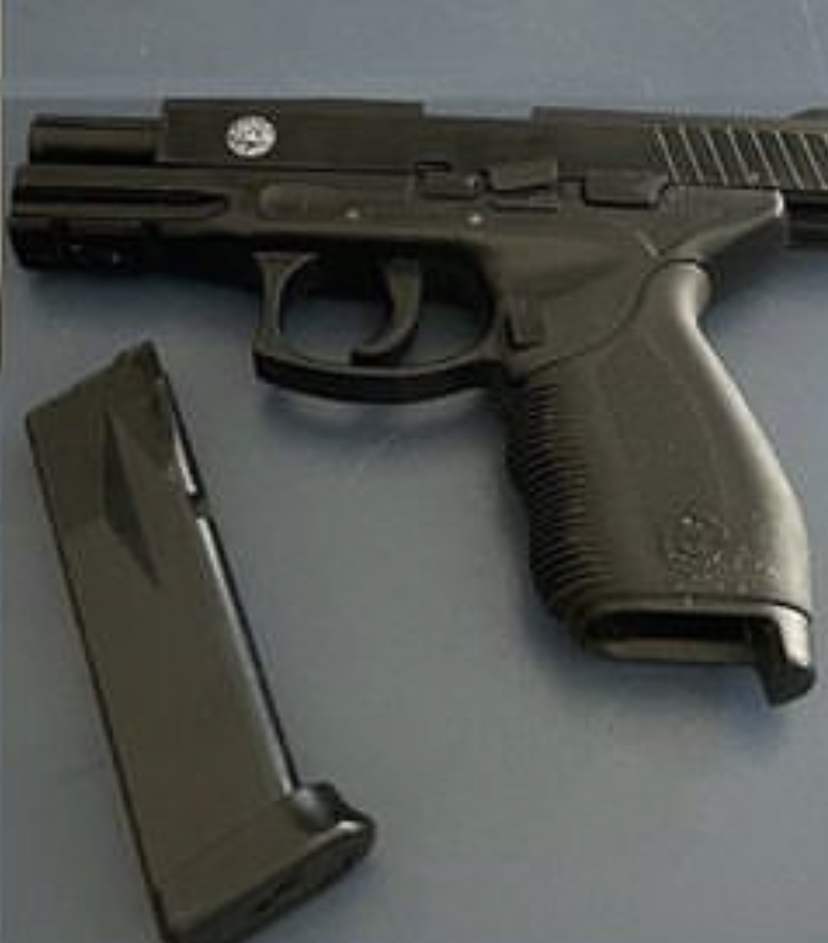 Polícia Militar prende casal com arma de fogo na festa de 2 de Julho do Timbó