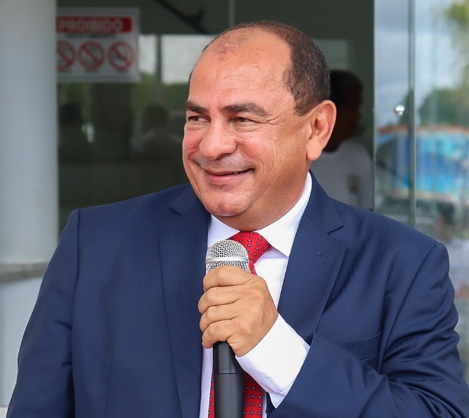 Prefeito de Esplanada Nandinho da Serraria disputará as eleições de 2024 pelo PT a pedido do Governo do Estado