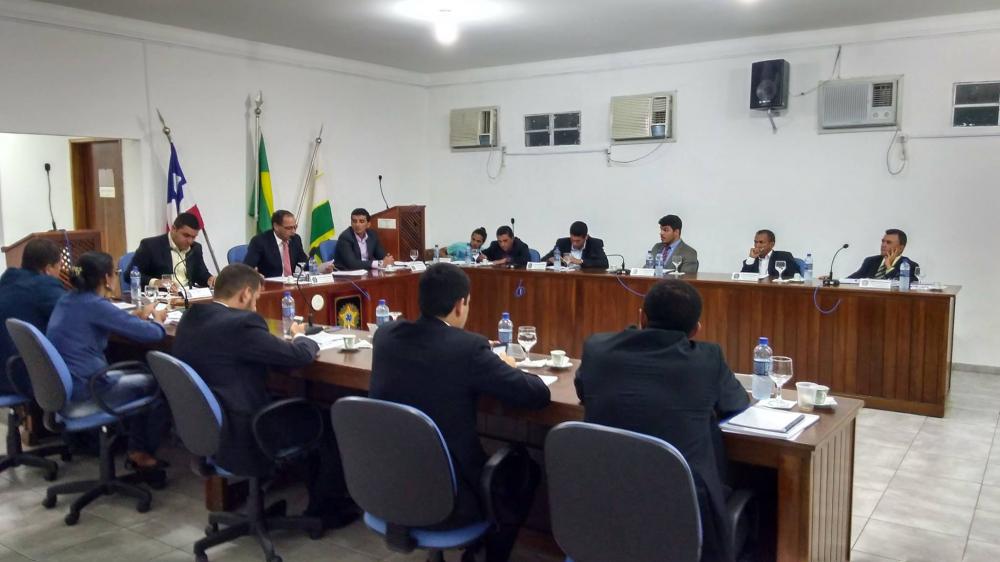 Volta da sessão da Câmara de Esplanada é adiada e vereadores questionam mudança sem aviso prévio