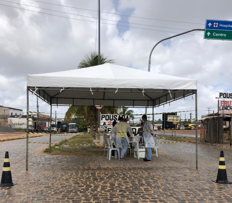 Barreiras sanitárias são instaladas nas principais entradas de Esplanada em combate a Covid-19