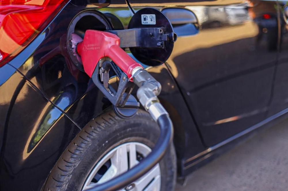 Motoristas reclamam do preço da gasolina a R$ 5,55 em postos de Esplanada