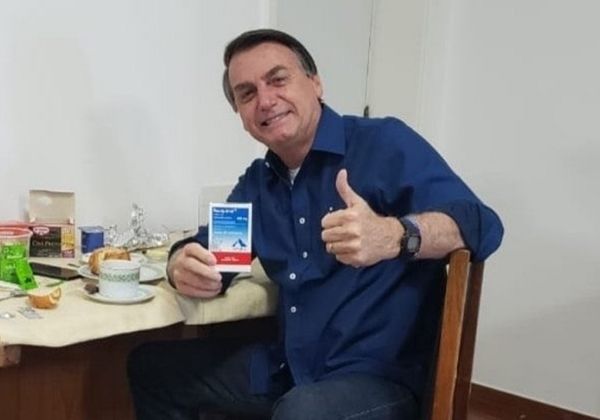 Em dia recorde de mortes, Bolsonaro promove almoço ‘bem descontraído’ com leitão