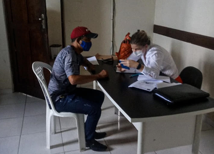 Vereador Val da Baixinha cobra ações contra aglomerações e equipamentos de proteção a servidores da Saúde