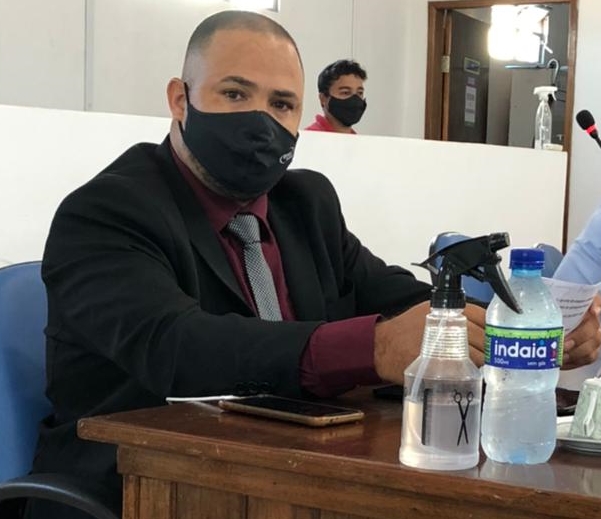 Vereador Robson de Zé Ramos cobra isenção de pagamento de Alvará para pequenos comerciantes de Esplanada