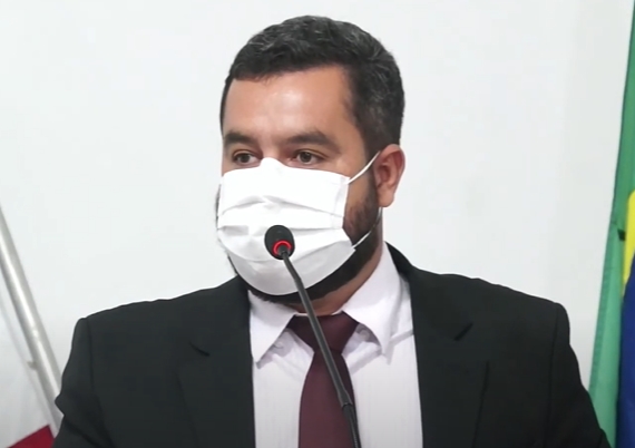 Vereador Fafau de Flavinho cobra calçamento e iluminação pública no Mucambinho
