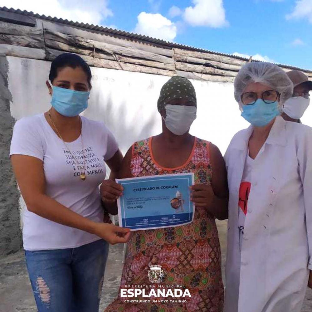 Idosos com 79 e 78 anos começam a ser vacinados em Esplanada