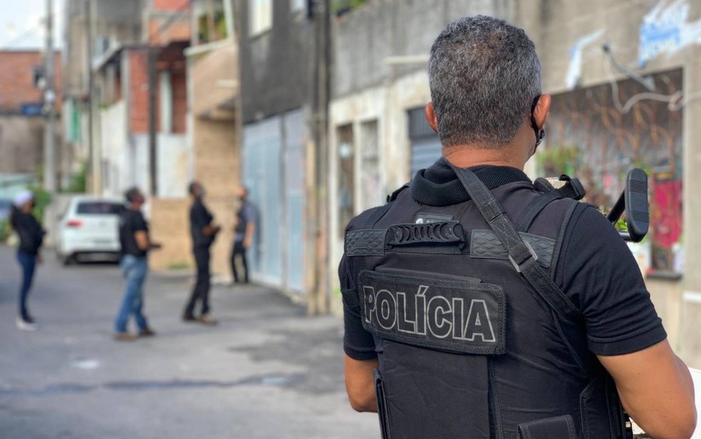 Homem é preso suspeito de matar mulher na BA e diz que dívida de R$ 380 da vítima motivou crime; corpo foi abandonado em lixão
