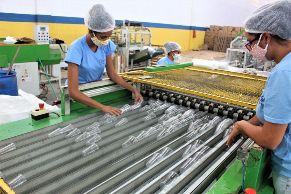 Vereador Robson de Zé Ramos e Prefeito Nandinho da Serraria visitam industrias em Cabaceiras do Paraguaçu e empresário promete investimento em Esplanada