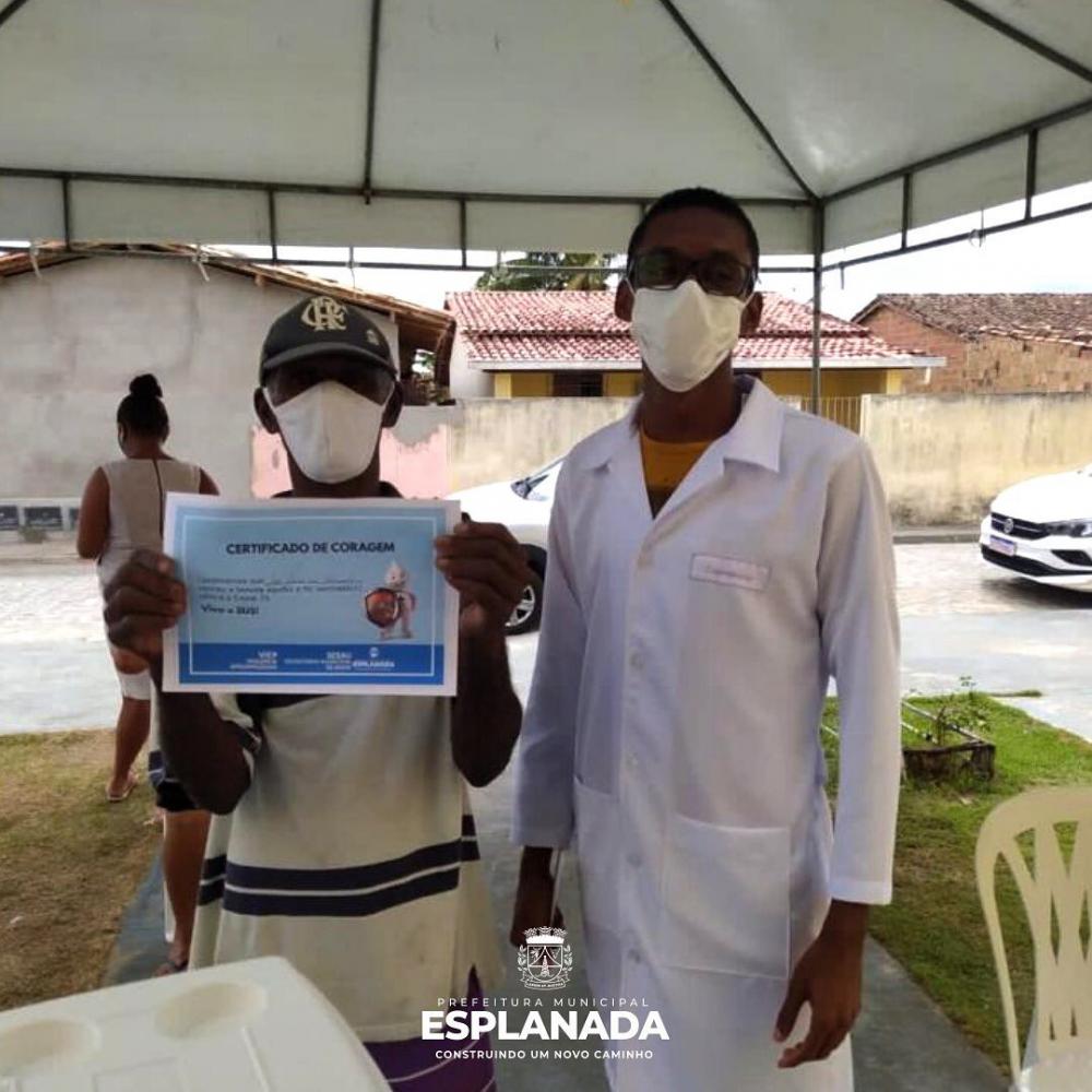 Secretaria de Saúde de Esplanada inicia vacinação de idosos de 63 e 64 anos