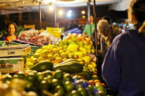 Diferente de Esplanada Prefeitura de Araçás mantém feira livre no sábado