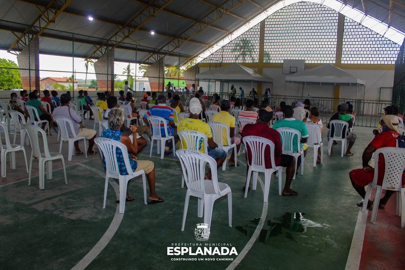 Secretaria de Assistência Social entrega kits da Semana Santa na região da Praia