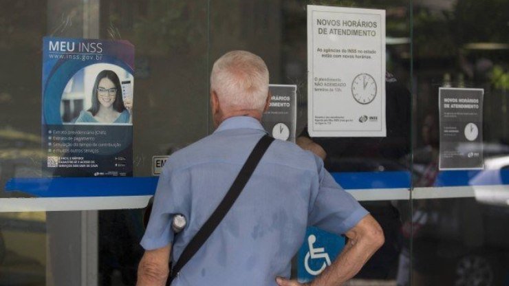Recadastramento de aposentados e pensionistas continuará suspenso em abril