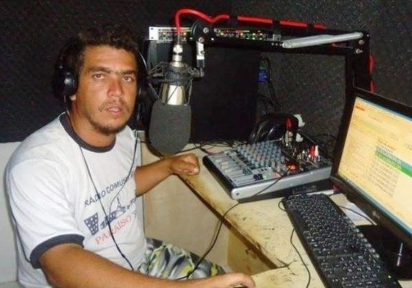 Radialista é morto na porta de casa no sudoeste da Bahia