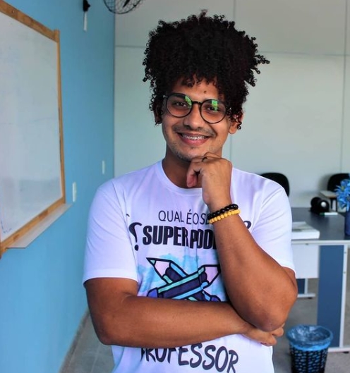 Professor esplanadense viraliza no tiktok e tem mais de 170 mil visualizações