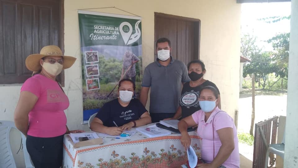 Em mais uma ação na Zona Rural de Malhadas Fafau de Flavinho acompanha renovação de DAPs pela SEAGRI