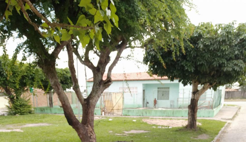Homem em vulnerabilidade social faz prédio da academia pública do Timbó em moradia