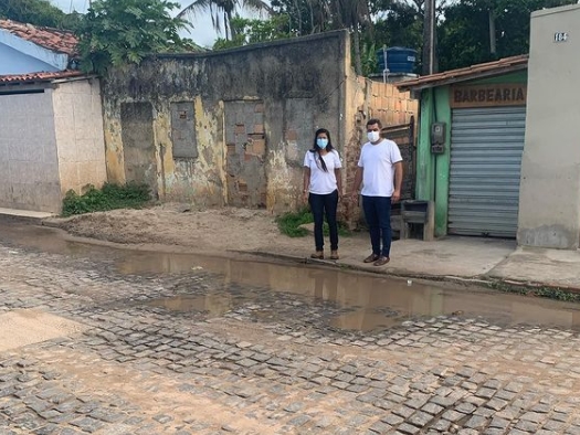 Mandato itinerante: Vereador Fafau de Flavinho visita Rua do Cheiro após pedido de morador