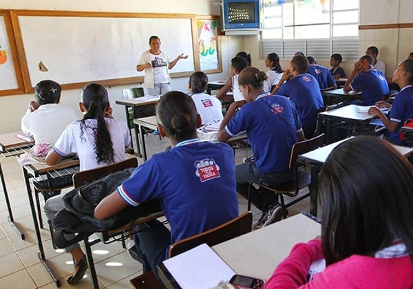 Data para volta às aulas deve ser anunciada nesta terça, diz Rui