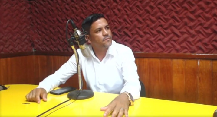 Vereador Val da Baixinha vai a rádio e dá seu número e destaca que é funcionário de quem votou e não votou nele em 2020
