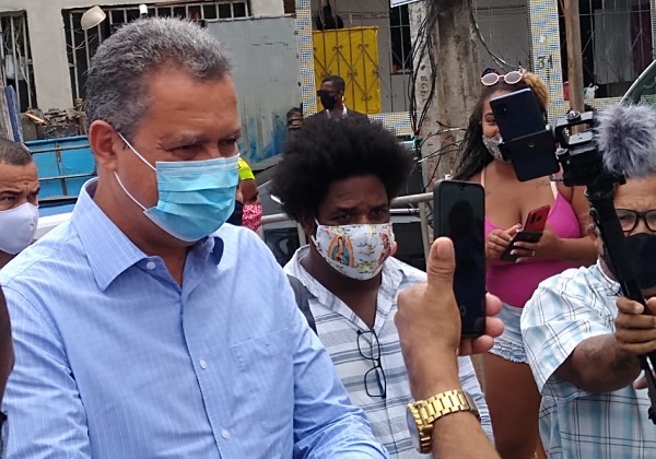 Rui diz que não há data para vacinação na Bahia porque não há vacina aprovada no Brasil
