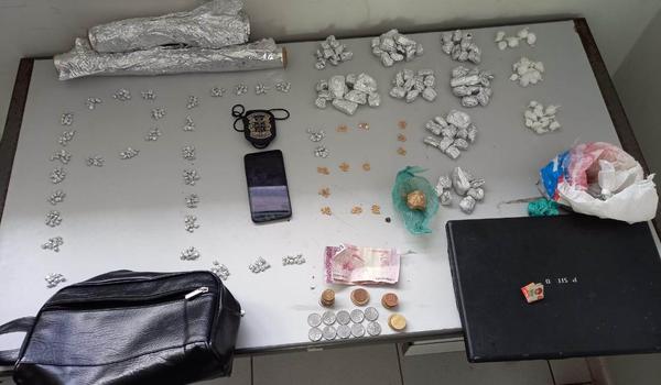 Homem é preso em flagrante com porções de cocaína, crack e maconha em Alagoinhas