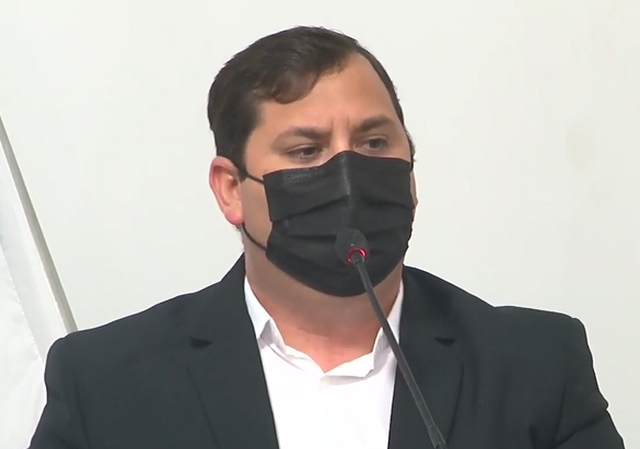 Vereador André de Dongo cobra soluções para falta de médicos em Esplanada