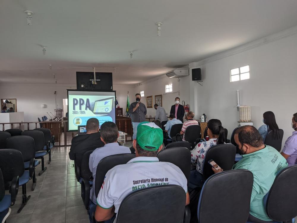 Governo municipal faz audiência pública e baixa participação popular choca em Esplanada; Entenda