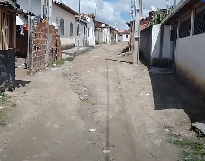 10 anos de Promessas: esplanadenses pedem calçamento no Beco de Nengo na Rua do Alecrim no centro da cidade
