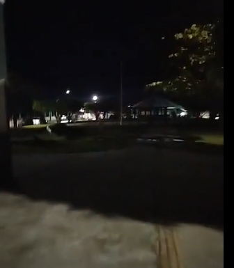 AO VIVO: Moradores reclamam de escuridão permanente na Praça do Malombê